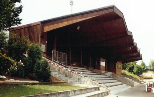 Stadion am Schüsselhauser Kreuz - Tribüne