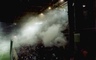 Westfalenstadion - SGE-Fans mit Rauch