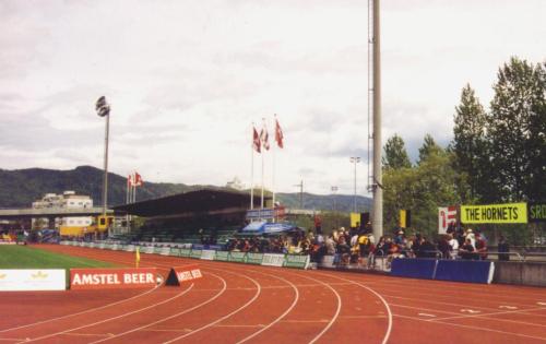 Stade de la Blancherie - Blick von der Kurve auf der Tribüne