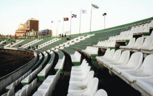 Estadio do Bonfim - Blick über Kurve und Gegengerade