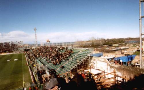 Stadio Pierluigi Penza - Gegenseite